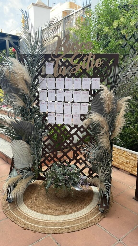 celosia metalica, de diseño para restaurante de eventos en corlor corten, autoportante