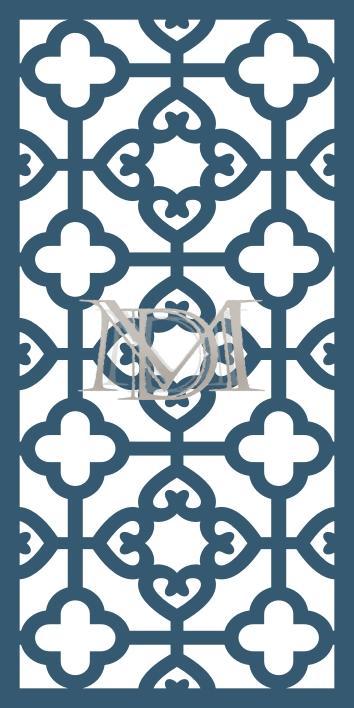 Panel ornamental para divisores de espacios con diseño de tréboles entrelazados y herrajes clásicos.