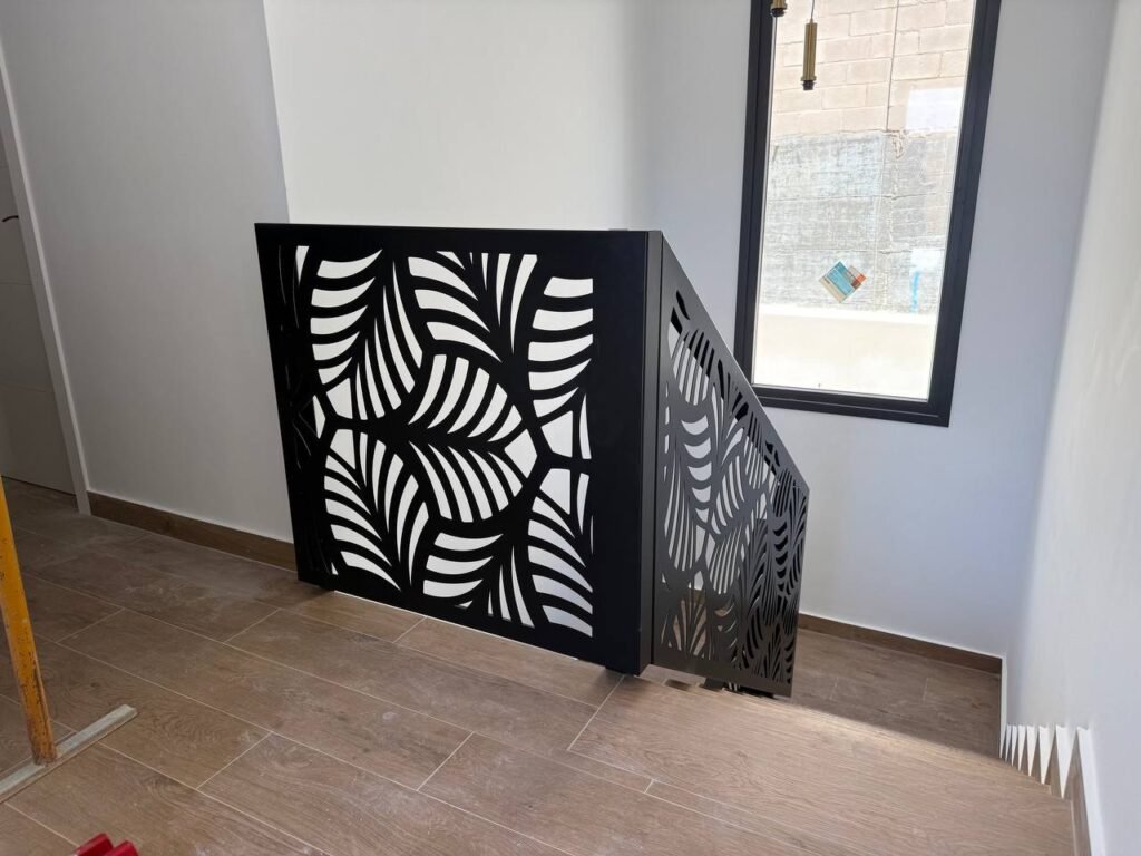 barandilla de diseño moderno en corte laser de hojas